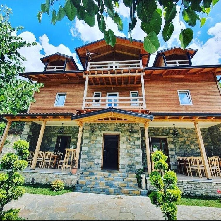 Bujtina Dini Hotel Rubik Exterior foto